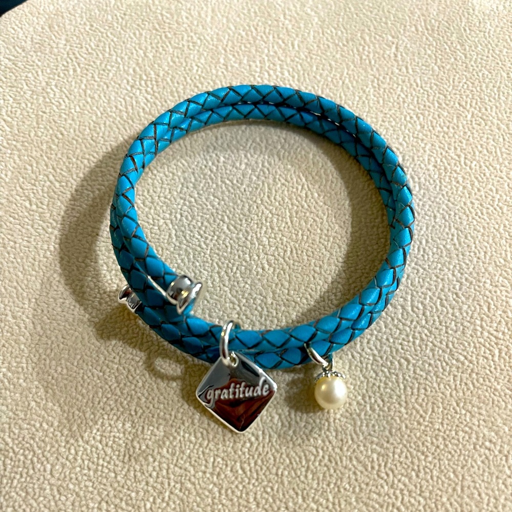 Vantel Pearls Leather Wrap